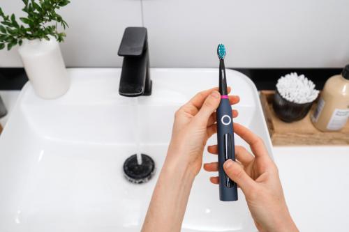 Az elektromos fogkefe szerepe a precíz szájhigiéniában